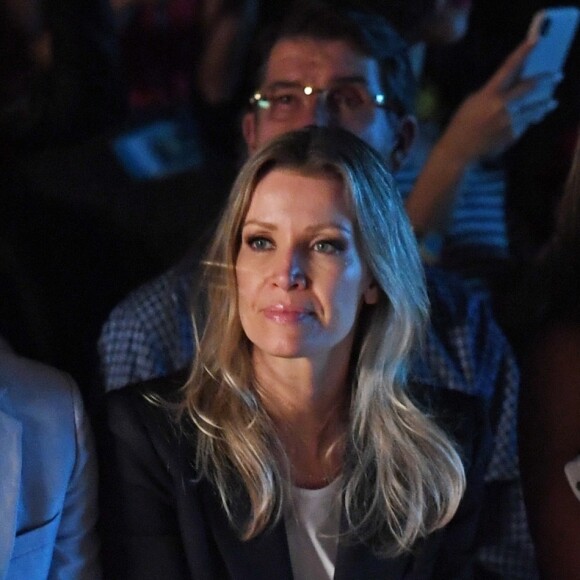 Antonio Banderas et sa compagne Nicole Kimpel assistent au défilé Glory Ang lors de la Fashion Week à Miami le 1er juin 2019.