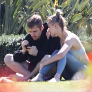 Justin Bieber et sa femme Hailey Bieber (née Baldwin) profitent du soleil à Laguna Beach. Los Angeles, le 16 mars 2019.