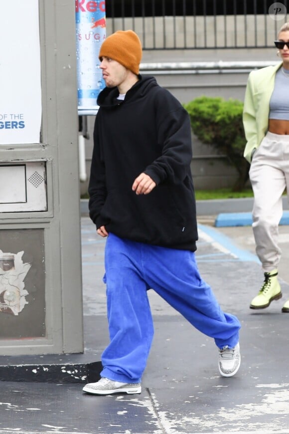 Justin Bieber et sa femme Hailey Baldwin s'arrêtent dans une station service à Los Angeles le 1er juin 2019. Los Angeles