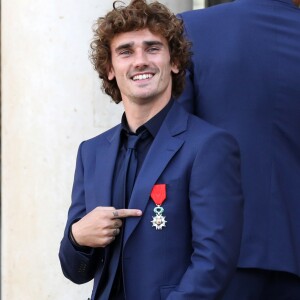 Antoine Griezmann- Les membres de l'équipe de France de football quittent le palais de l'Elysée après la remise de la légion d'honneur par le président de la République à Paris, France, le 4 juin 2019. © Stéphane Lemouton/Bestimage