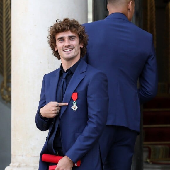 Antoine Griezmann- Les membres de l'équipe de France de football quittent le palais de l'Elysée après la remise de la légion d'honneur par le président de la République à Paris, France, le 4 juin 2019. © Stéphane Lemouton/Bestimage