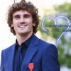 Erika Choperena félicite son mari Antoine Griezmann fait chevalier de la Légion d'honneur à l'Elysée le 4 juin 2019.