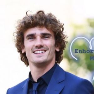 Erika Choperena félicite son mari Antoine Griezmann fait chevalier de la Légion d'honneur à l'Elysée le 4 juin 2019.