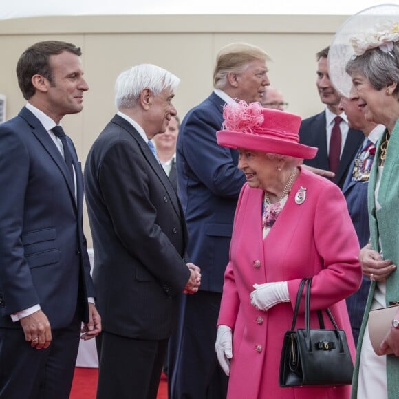 Le gouverneur général de Nouvelle-Zélande Patsy Reddy, le président de France Emmanuel Macron, le président de Grèce Prokopis Pavlopoulos, le président des Etats-Unis Donald Trump, la reine Elisabeth II et la première ministre britannique Theresa May - Réunion des leaders des Nations Alliées à Portsmouth lors du 75ème anniversaire du débarquement en Normandie pendant la Seconde Guerre Mondiale. Le 5 juin 2019