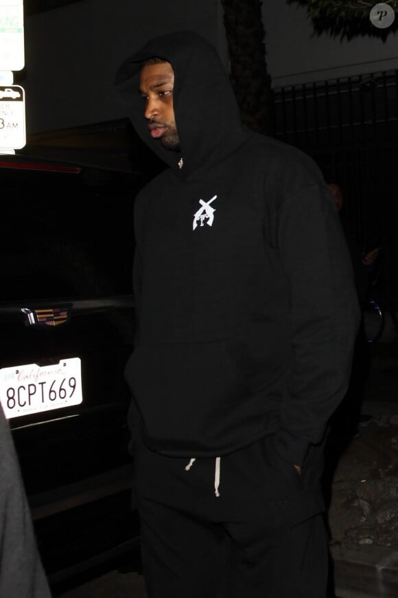 Exclusif - L'ex de Khloé Kardashian, Tristan Thompson arrive à la boite de nuit Warwick accompagné de ses amis à 2 h du matin. Los Angeles, le 18avril 2019.