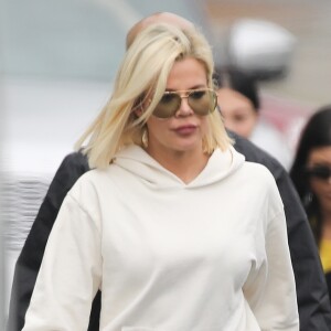 Khloe Kardashian et Kourtney Kardashian - Les Kardashians arrivent à la messe dominicale de K.West à Los Angeles, le 26 mai 2019.