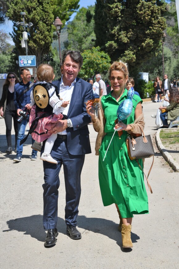 Exclusif - Christian Estrosi, le maire de Nice, et sa femme Laura Tenoudji avec leur fille Bianca ont fêté en famille le 1er mai dans les jardins de Cimiez pour la Fête des Mai à Nice, le 1er mai 2019. © Bruno Bebert/Bestimage