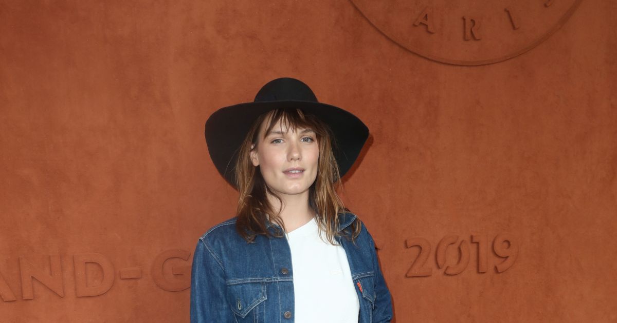 Ana Girardot au village des internationaux de France de tennis de