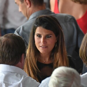 Karine Ferri dans les tribunes du stade Allianz Riviera de Nice pour le match du club de son compagnon Yoann Gourcuff, Dijon, le 25 août 2018. © Lionel Urman/Bestimage