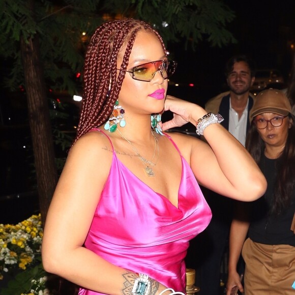 Rihanna arrive à la soirée de lancement de son magasin éphémère "Fenty Beauty" chez Cipriani à New York, le 18 juin 2019. Sa ligne de maquillage "Fenty Beauty" sera proposée à la vente, du 19 au 30 juin 2019, sur deux étages à la boutique de Soho, "The Webster".