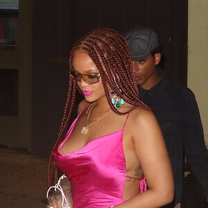 Rihanna quitte la soirée de lancement de son magasin éphémère "Fenty Beauty" chez Cipriani à New York, le 18 juin 2019. Sa ligne de maquillage "Fenty Beauty" sera proposée à la vente, du 19 au 30 juin 2019, sur deux étages à la boutique de Soho, "The Webster".