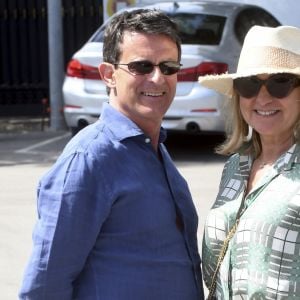 Exclusif - Manuel Valls et sa fiancée Susana Gallardo sont allés dîner au restaurant où ils se sont rencontrés il y a 1 an à Marbella. Le couple a célébré l'anniversaire de leur rencontre. L'ancien Premier ministre et sa compagne Susana Gallardo ont décidé de se marier très prochainement. Le 9 juin 2019