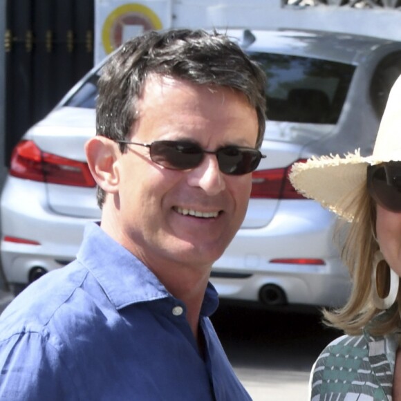 Exclusif - Manuel Valls et sa fiancée Susana Gallardo sont allés dîner au restaurant où ils se sont rencontrés il y a 1 an à Marbella. Le couple a célébré l'anniversaire de leur rencontre. L'ancien Premier ministre et sa compagne Susana Gallardo ont décidé de se marier très prochainement. Le 9 juin 2019