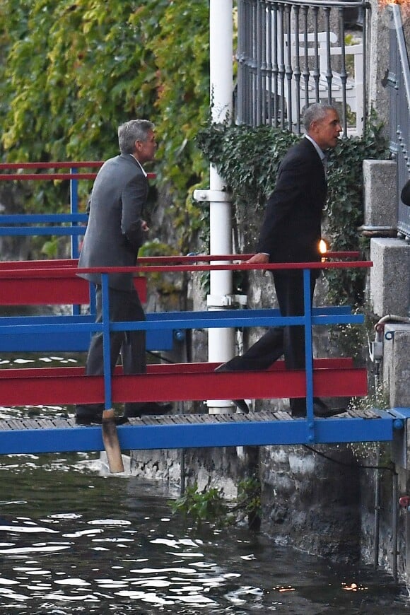 Barack Obama et sa femme Michelle, et George Clooney et sa femme Amal sont allés dîner au restaurant Villa d'Este au Lac de Côme. L'ancien président des Etats-Unis poursuit ses vacances européennes en famille en Italie.