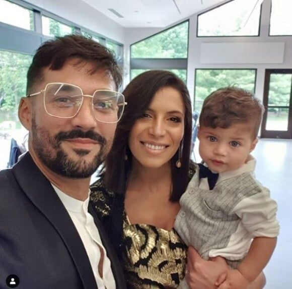 Zaho et Florent Mothe officialisent être en couple sur Instagram, en posant avec leur fils Naïm, le 23 juin 2019.