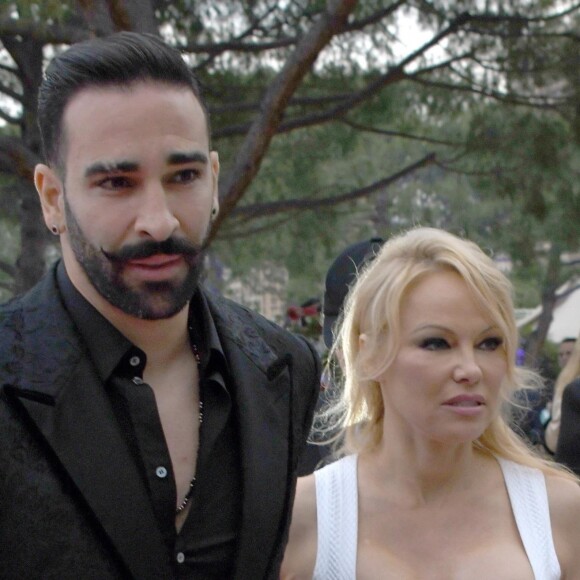 Pamela Anderson et Adil Rami lors de la soirée Amber Lounge Monaco 2019 au profit de la fondation de Jackie Stewart "Race Against Dementia" à l'hôtel Méridien Beach Plaza à Monaco, le 24 mai 2019.