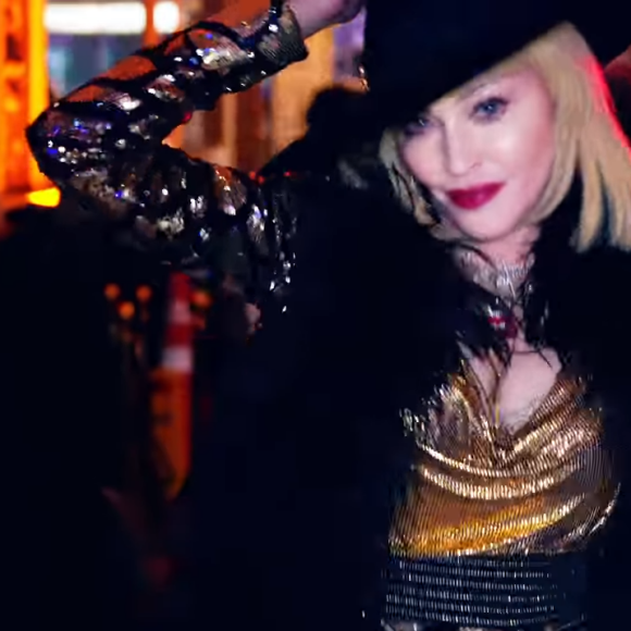 Extrait du clip God Control, de l'album Madame X