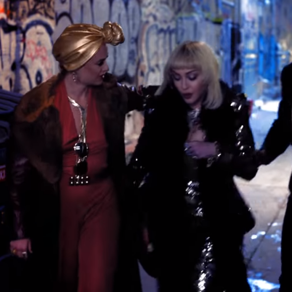 Extrait du clip God Control, de l'album Madame X