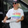 Lady Gaga sort de son hôtel en portant une pizza à New York Le 28 Juin 2019.