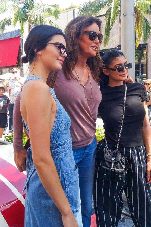 Exclusif - Kendall et Kylie Jenner passent la journée avec leur père Caitlyn Jenner pour la fête des pères à Beverly Hills le 18 juin 2017.