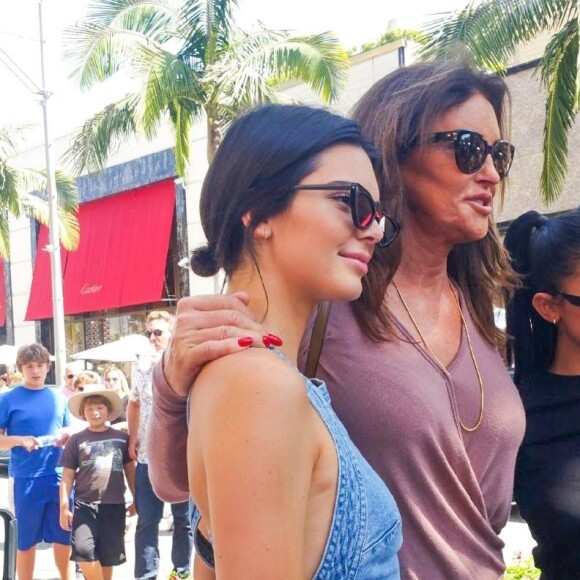 Exclusif - Kendall et Kylie Jenner passent la journée avec leur père Caitlyn Jenner pour la fête des pères à Beverly Hills le 18 juin 2017.