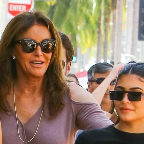 Exclusif - Kendall et Kylie Jenner passent la journée avec leur père Caitlyn Jenner pour la fête des pères à Beverly Hills le 18 juin 2017.