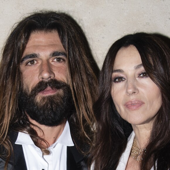 Monica Bellucci et son compagnon Nicolas Lefebvre au photocall de la soirée de lancement du "Clash De Cartier" à la Conciergerie à Paris, France, le 10 avril 2019. © Pierre Perusseau/Bestimage