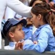  Charlene Riva et Myla Rose Federer et l'un des fils de Roger Federer lors de son match contre Lloyd Harris à Wimbledon le 2 juillet 2019. 