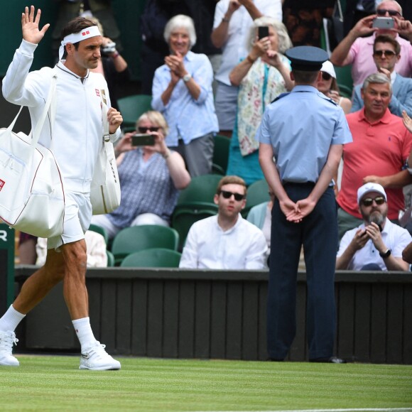 Roger Federer lors de son match contre Lloyd Harris à Wimbledon le 2 juillet 2019.