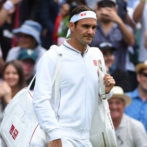 Roger Federer lors de son match contre Lloyd Harris à Wimbledon le 2 juillet 2019.