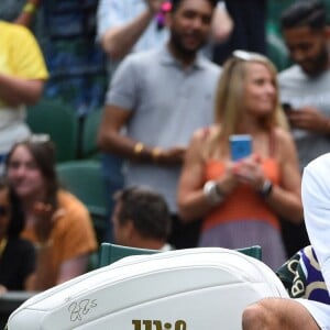 Roger Federer lors de son match contre Lloyd Harris à Wimbledon le 2 juillet 2019.