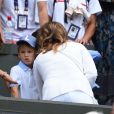  Mirka Federer, Charlene Riva et Myla Rose Federer et l'un des fils de Roger Federer lors de son match contre Lloyd Harris à Wimbledon le 2 juillet 2019. 