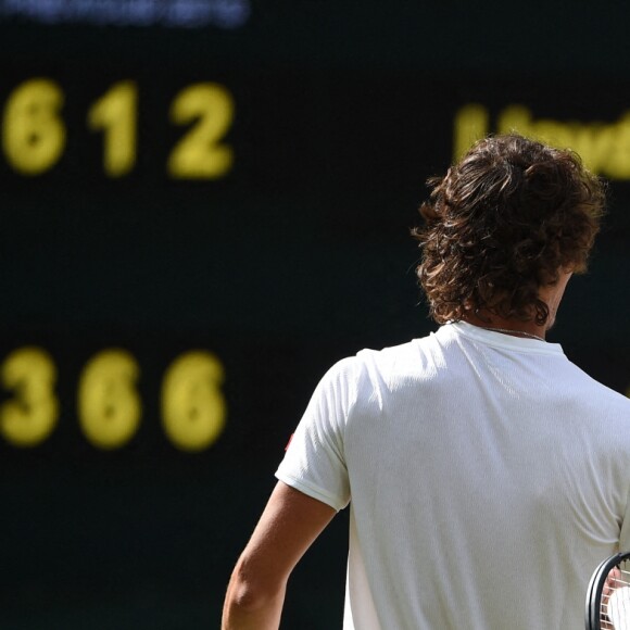 Roger Federer lors de son match contre Lloyd Harris à Wimbledon le 2 juillet 2019.
