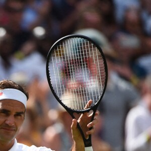 Roger Federer lors de son match contre Lloyd Harris à Wimbledon le 2 juillet 2019.