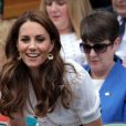  Kate Middleton assiste au match de Roger Federer contre Lloyd Harris à Wimbledon le 2 juillet 2019. 