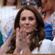  Kate Middleton assiste au match de Roger Federer contre Lloyd Harris à Wimbledon le 2 juillet 2019. 