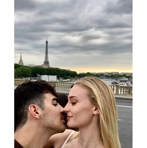 Sophie Tuner et Joe Jonas sur Instagram, à Paris.