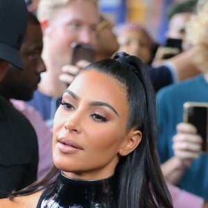 Kim Kardashian dans les rues de New York, le 25 juin 2019. Le petit groupe est allé déguster une glace. Ils célèbrent l'anniversaire de L. Anthony qui fête ses 36 ans.