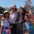 Laeticia Hallyday, Jade et Joy à Disneyland, le 26 juin 2019.