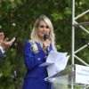 Jean-Luc Moudenc (Maire de Toulouse) et Laeticia Hallyday - Laeticia Hallyday et ses filles Jade et Joy inaugurent une esplanade portant le nom de Johnny Hallyday située en face du Zénith de Toulouse, le 15 juin 2019, date hautement symbolique puisque le rockeur aurait eu 76 ans. © Dominique Jacovides/Bestimage