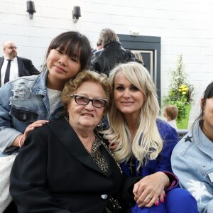 Exclusif - Prix Spécial - No web - Elyette Boudou (Mamie Rock), Laeticia Hallyday et ses filles Jade et Joy - Laeticia Hallyday reçoit la médaille de la ville de Toulouse en compagnie de ses filles et d'Elyette Boudou avant de quitter l'Esplanade Johnny Hallyday. Laeticia Hallyday et ses filles Jade et Joy sont venues inaugurer une esplanade portant le nom de Johnny Hallyday située en face du Zénith de Toulouse, le 15 juin 2019, date hautement symbolique puisque le rockeur aurait eu 76 ans. © Dominique Jacovides/Bestimage