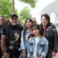 Exclusif - Jade et Joy Hallyday posent avec des bikers - Laeticia Hallyday sort de sa loge pour se rendre sur la scène puis pose avec des bikers et ses amis lors de l'inauguration de l'esplanade Johnny Hallyday à Toulouse, le 15 juin 2019. Laeticia Hallyday et ses filles Jade et Joy sont venues inaugurer une esplanade portant le nom de Johnny Hallyday située en face du Zénith de Toulouse, le 15 juin 2019, date hautement symbolique puisque le rockeur aurait eu 76 ans. © Dominique Jacovides/Bestimag