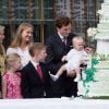 Le prince Amedeo de Belgique et sa fille la princesse Anna Astrid le 29 juin 2017 à Bruxelles lors d'une célébration du 80e anniversaire de la reine Paola de Belgique.