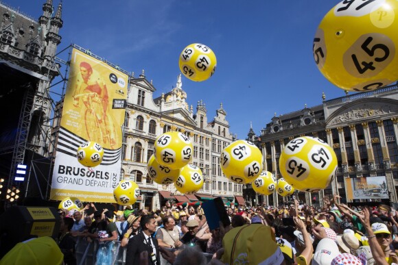 Superbe ambiance sur la Grand Place à Bruxelles le 4 juillet 2019 lors de la présentation des équipes du Tour de France 2019.