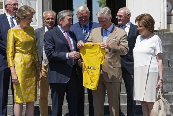 Le roi Philippe de Belgique et sa femme la reine Mathilde de Belgique ont reçu le champion Eddy Merckx et sa famille à l'occasion du 50ème anniversaire de sa première victoire dans le Tour de France le 5 juillet 2019 au château de Laeken à Bruxelles à la veille du départ du Tour 2019.