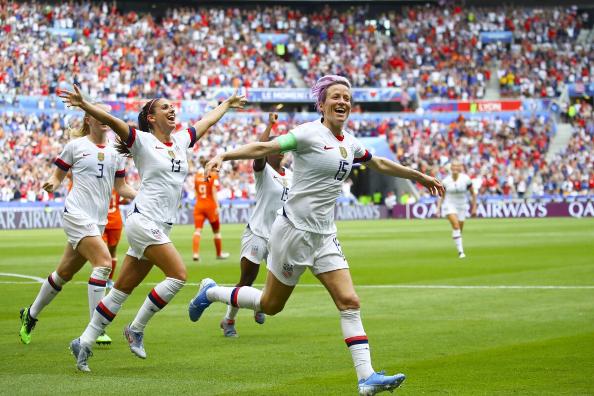 Photo Joie Megan Rapinoe Usa Et Alex Morgan Usa Après Pénalty Finale De La Coupe Du 