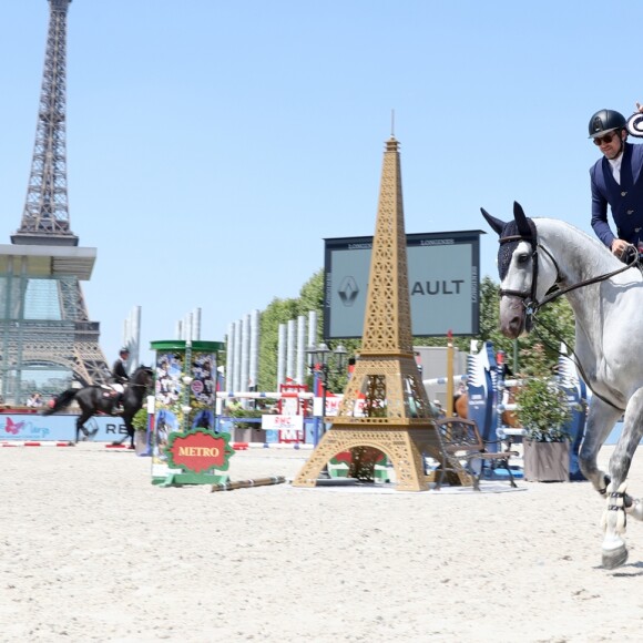 Guillaume Canet 3ème Prix sur Wouest de Cantraie Z - Prix Renault en faveur de l'association Imagine for Margo lors du Longines Paris Eiffel Jumping au Champ de Mars à Paris le 6 juillet 2019. © Laurent Campus / Bestimage