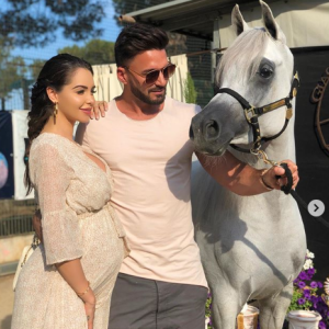 Nabilla, enceinte de son premier enfant, affiche un joli baby bump à Monaco et Menton, en juin 2019 sur Instagram.