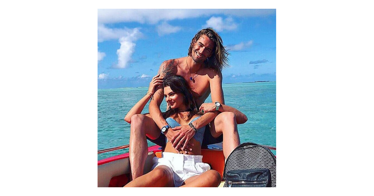 Camille lacourt en couple avec alice : séance photo torride à l'île maurice