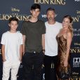 LeAnn Rimes avec son mari Eddie Cibrian et ses enfants Mason et Jake à la première de The Lion King au théâtre Dolby dans le quartier de Hollywood à Los Angeles, le 9 juillet 2019